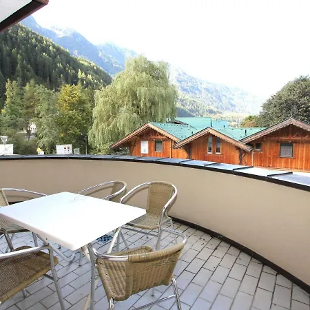 Lavish In With Balcony Oetz