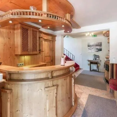 Lavish In With Balcony Oetz